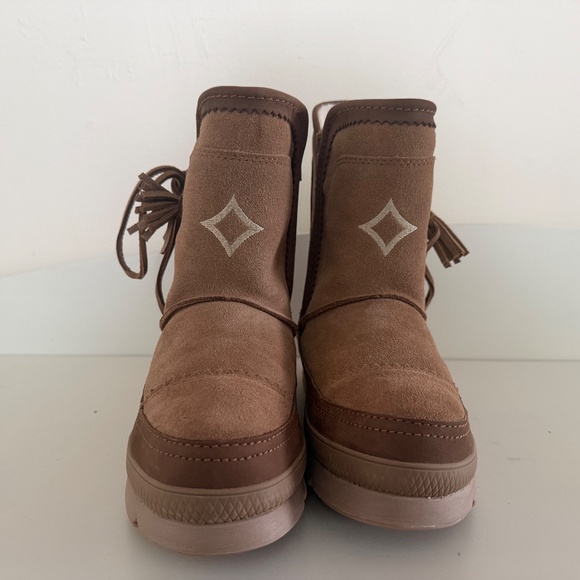 Manitobah boot - size 7 - chestnut - Picture 3 of 9